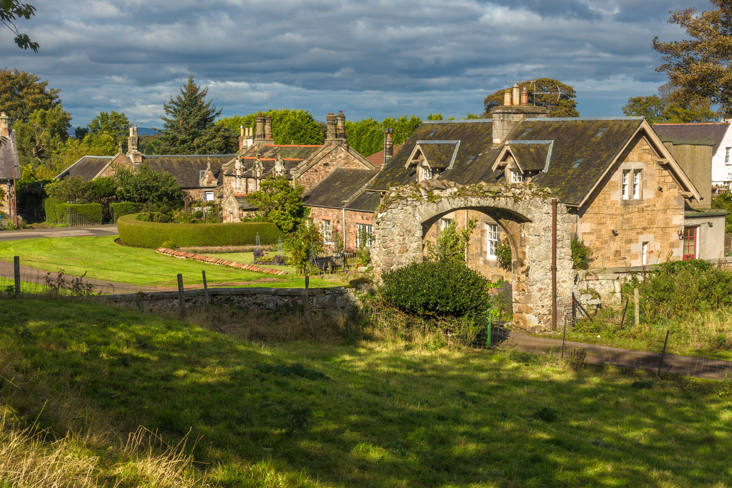 Dirleton_village_1500x1000